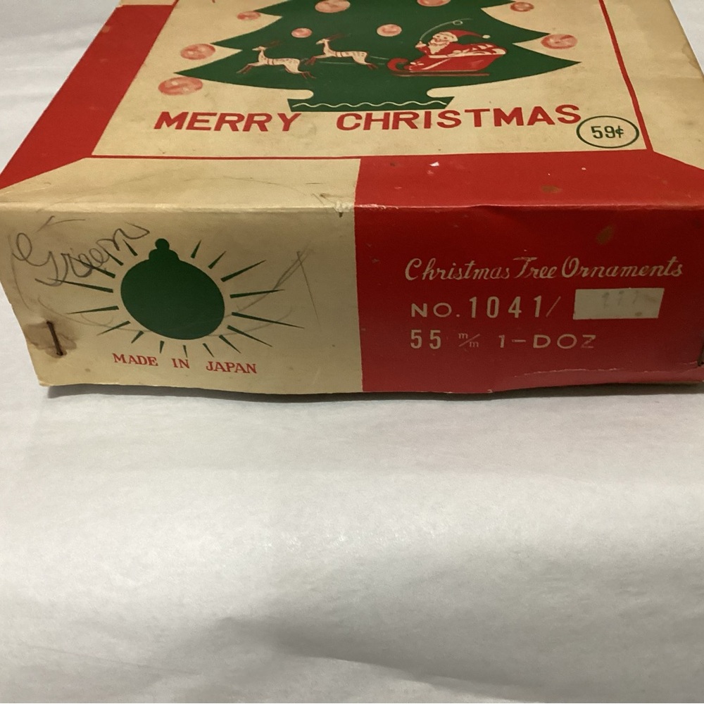 Vtg. Box 1950s1960s Christmas ornaments in the original box. Color green - Picture 2 of 5